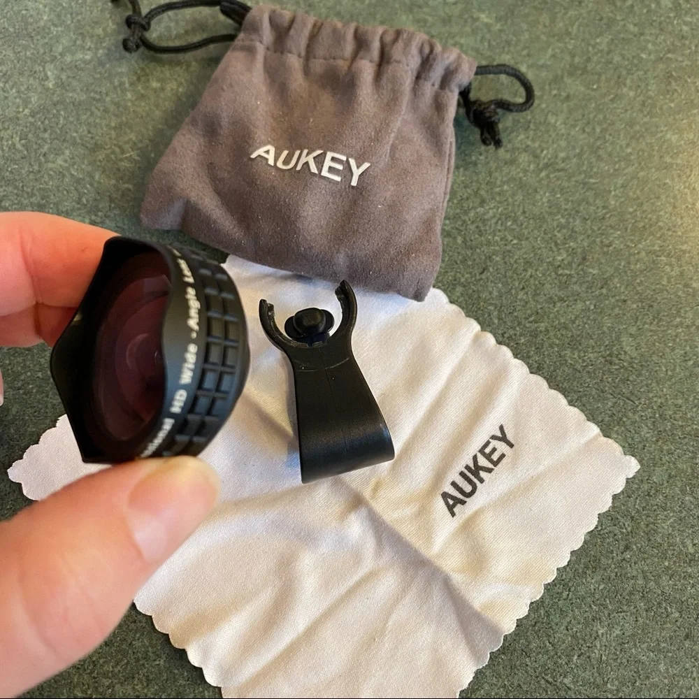 AUKEY Ora iPhone Lens, 110° Wide Angle Clip-on Cell Phone Camera Lens
